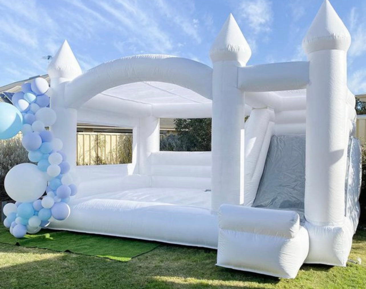 DELUX Bounce House w/ Slide